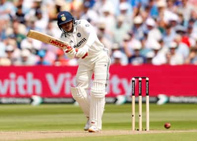 Image for Cricket-England trail by 510 as pacers strike early for India after Gill heroics