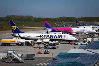 Image for Analysis-As Iran war drags on, airlines pull back on fuel hedges and warn on fares