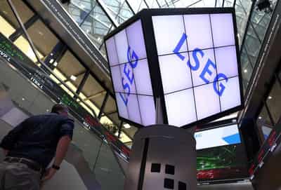 Image for UK stocks decline as oil tops $100, fuels inflation fears