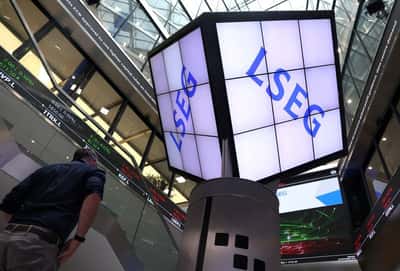 Image for UK stocks decline as oil tops $100, fuels inflation fears