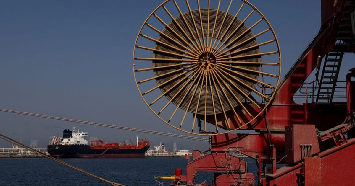 Oil prices extend losses on expectations talks to ease Middle East supply woes