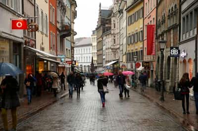 Image for Euro zone consumers lower near-term inflation expectations, ECB survey shows