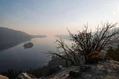 Image for Residents, tourists scramble to evacuate as California fire nears Lake Tahoe