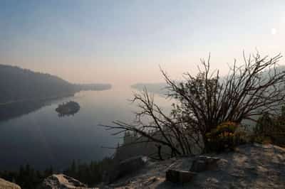 Image for Residents, tourists scramble to evacuate as California fire nears Lake Tahoe