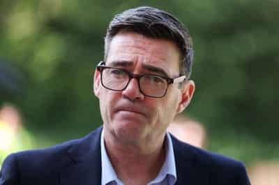 Image for Britain's new prime minister hands pubs business rates cut