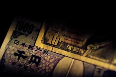 Image for US dollar regains footing as traders pare bets on big Fed rate cut