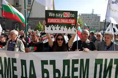 Image for Bulgarians divided on euro after approval to join currency
