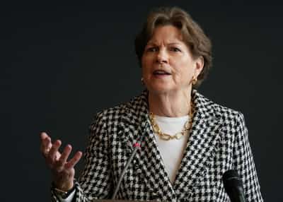 Image for US senators at airshow to reassure foreign defense contractors, urge tariff-free trade