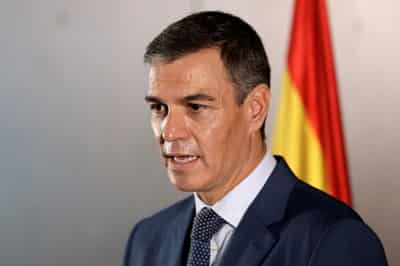 Image for Spain bans Israel-bound weapons ships and planes over Gaza