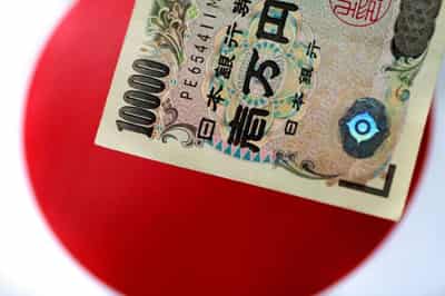 Image for Yen falls to new five-year lows; COVID-19 hurts China’s yuan