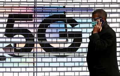 Image for Britain auctions mobile spectrum for 1.36 billion pounds