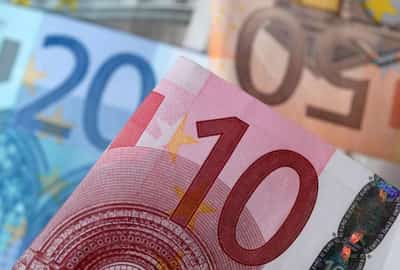 Image for Euro zone yields hold gains, look past ECB loan repayment numbers