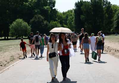 Image for UK records hottest and sunniest year ever in 2025, says weather service