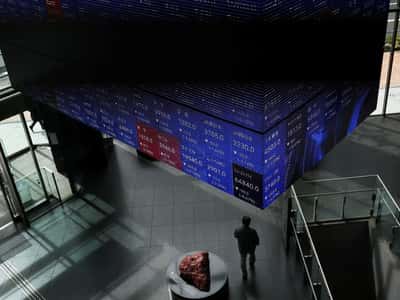 Image for Stocks extend rally on Gulf breakthrough hopes, oil hits two-month lows