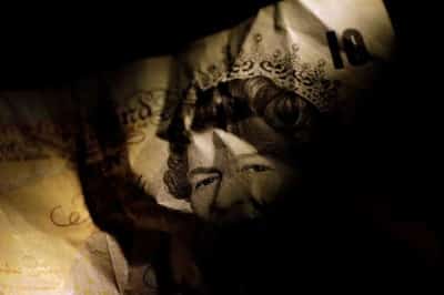 Image for Sterling strengthens slightly, holding around $1.30