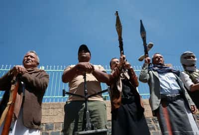Image for Houthis attack Aden airport as fighting intensifies in Yemen