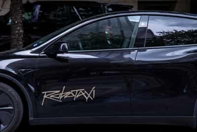 Image for Tesla aims to sell Cybercab robotaxis by end of year despite federal probe