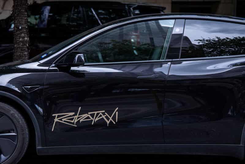 Image for Tesla aims to sell Cybercab robotaxis by end of year despite federal probe