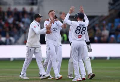 Image for Cricket-England rout Pakistan to go one up in test series