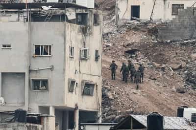 Image for Tens of thousands of Palestinians flee West Bank refugee camps