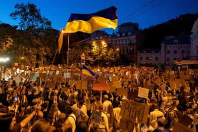 Image for Ukraine's Zelenskiy meets commanders as street protests mount