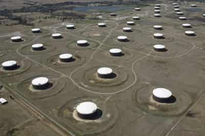 Image for Oil jumps but set for weekly loss on Iran nuclear talks