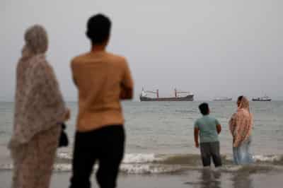 Image for US attacks deepen hardship, not dissent, in Iran's restive south