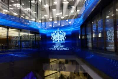 Image for London stocks slide as rising gilt yields weigh; Reckitt gains