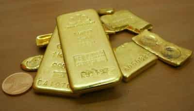 Image for Gold jumps, stocks stumble as Ukraine crisis deepens