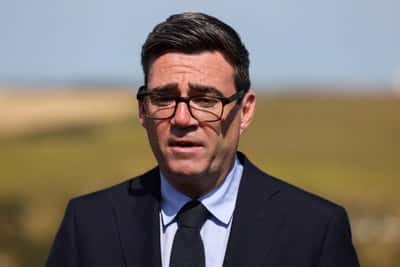 Image for New UK PM Burnham takes to social media to challenge populist parties' dominance