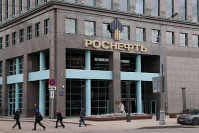 Image for Berlin seeks to shield Rosneft's German arm from US sanctions, says source