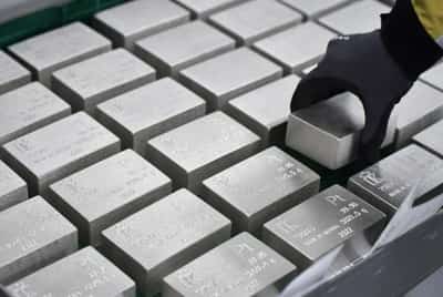 Image for Platinum facing biggest deficit in years as carmakers snap up metal