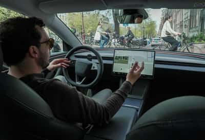 Image for Dutch road authority says 40,000 Teslas in the Netherlands using 'self-driving' software