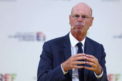 Image for French finance minister says deficit reduction plan less ambitious if government falls