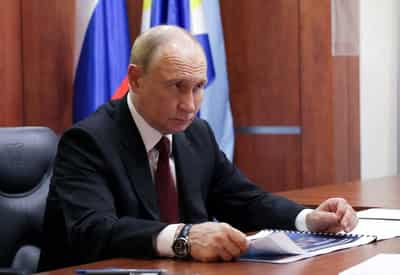 Image for Putin told Trump he could relax some territorial claims in exchange for Donetsk region, FT reports