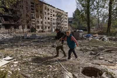 Image for EU floats plan to use frozen Russian assets for Ukraine loan, bypassing a Hungary veto