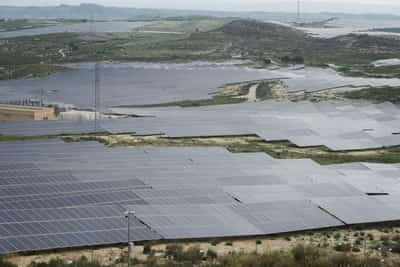 Image for US tariffs, Europe slowdown reshape global solar panels trade