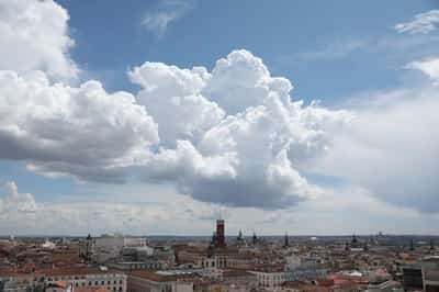 Image for Spain raises 2025 growth forecast to 2.6%