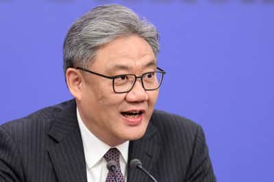 Image for China supports investment by its automakers in Europe, commerce minister says