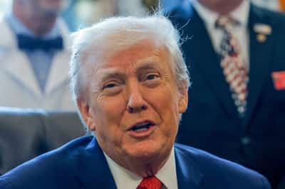 Image for Trump says 'getting close to something' ahead of US, Russia talks on Ukraine