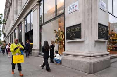 Image for London's Oxford Street to go traffic-free in shopping area makeover, says mayor