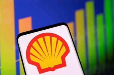 Image for Oil leak contained at three U.S. Gulf platforms on pipeline outage, Shell says