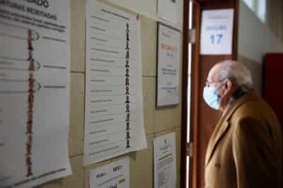 Image for Socialist, far-right candidate head for Portugal's presidential runoff