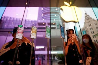 Image for Apple set for big sales decline as investors await AI in iPhones