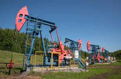 Image for Oil retreats as investors' focus on Ukraine, US fuel supplies