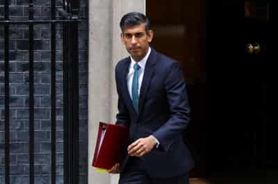Image for British PM Sunak discussed Channel migration with France’s Macron, Downing Street says