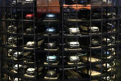 Image for German states urge support for car industry amid "historic disruption"