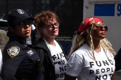 Image for Police arrest actors, politicians protesting against Netanyahu outside UN