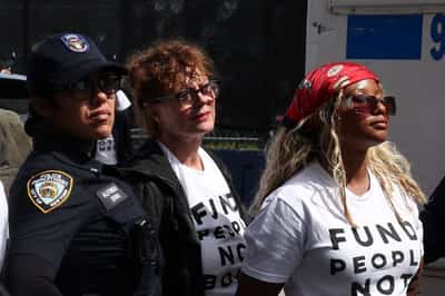 Image for Police arrest actors, politicians protesting against Netanyahu outside UN
