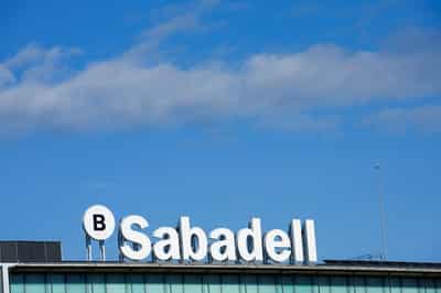 Image for Sabadell forecasts higher profit, lending income after margin squeeze